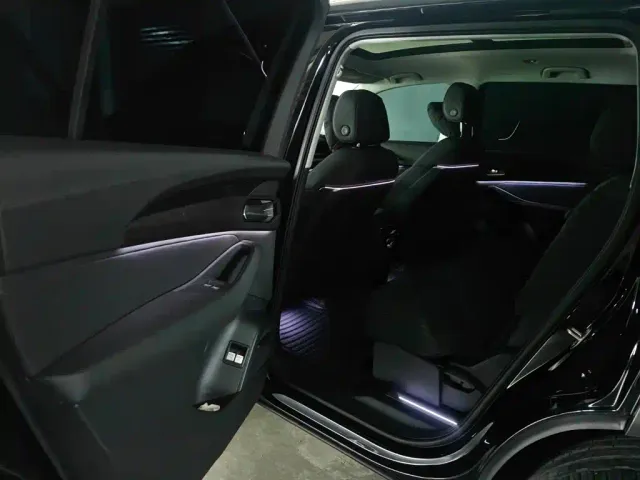 Audi Audi Q6 2024 40 TFSI quattro Cloud View Yulin Package 7-seater — Фото автомобиля 9