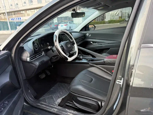 Hyundai Elantra — Фото автомобиля 9