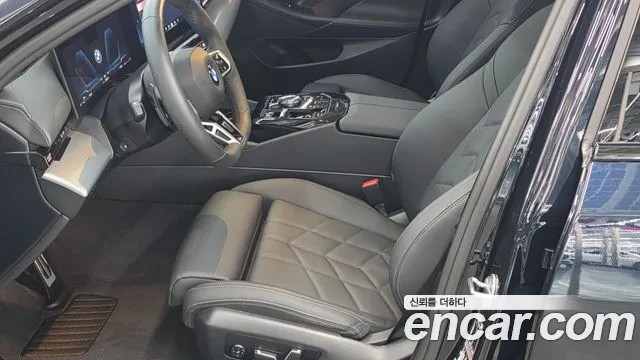 BMW 5 Series G60 — Фото автомобиля 10