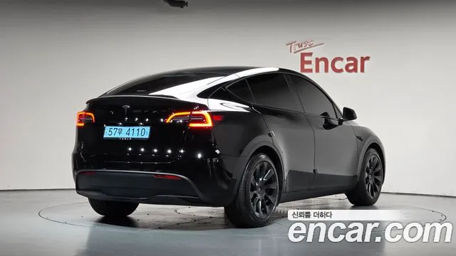 Tesla Model Y — Фото автомобиля 2