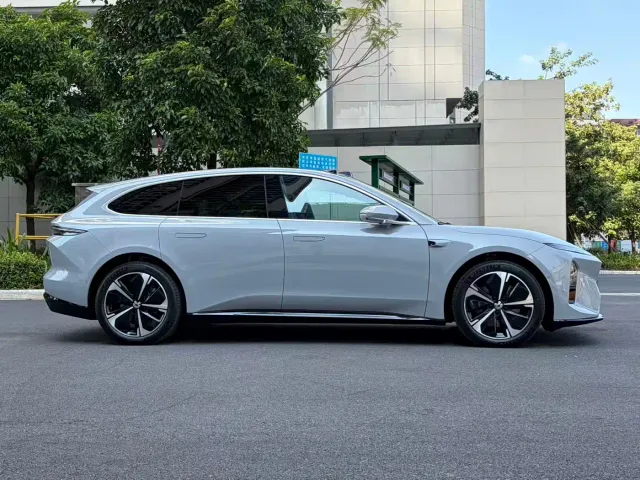 Nio ET5 Touring — Фото автомобиля 4