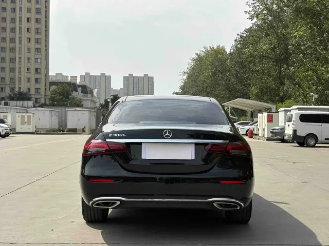 Mercedes-Benz E-Class — Фото автомобиля 20