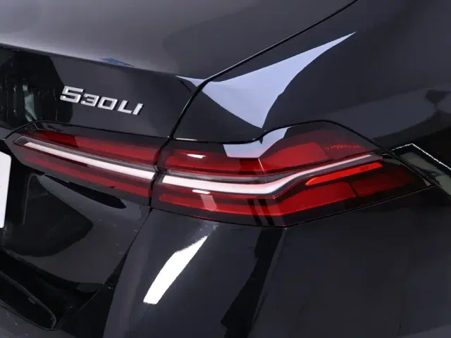BMW 5 Series — Фото автомобиля 9