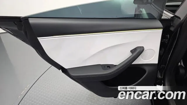 Tesla Model 3 — Фото автомобиля 14