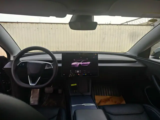 Tesla Model 3 — Фото автомобиля 9