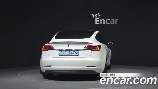 Tesla Model 3 — Фото автомобиля 4