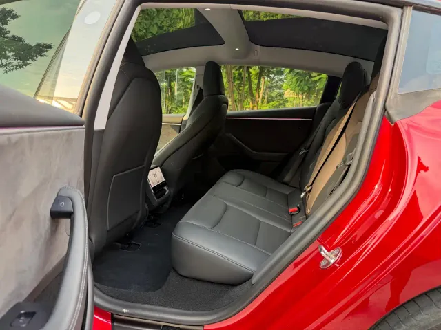 Tesla Model 3 — Фото автомобиля 13