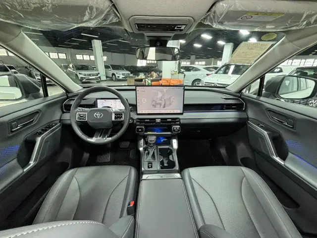 Toyota RAV4 — Фото автомобиля 12