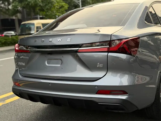 Roewe i5 — Фото автомобиля 9