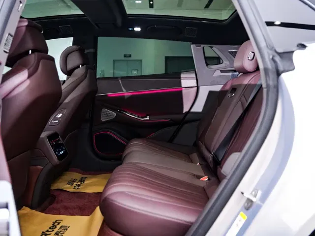 Denza Z9GT — Фото автомобиля 11