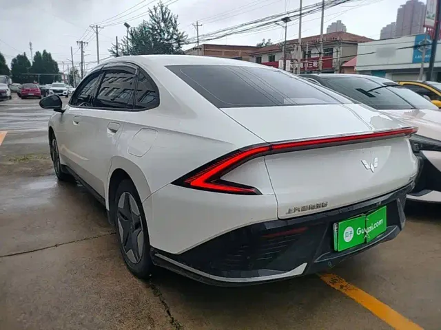 Wuling E5 — Фото автомобиля 4