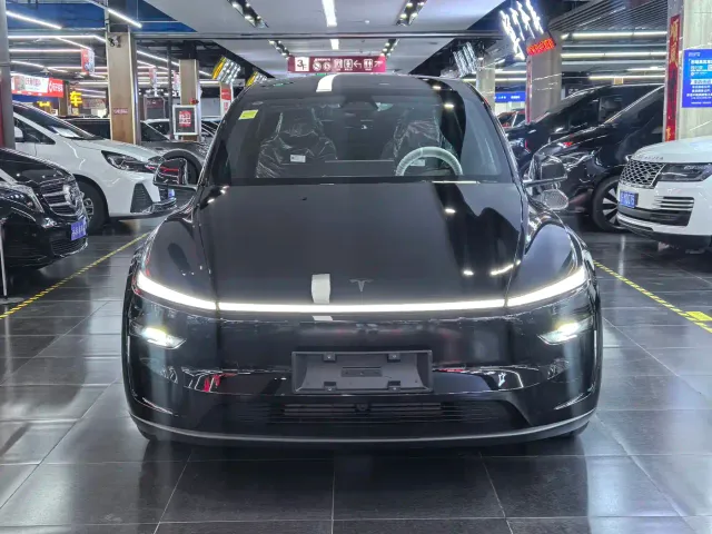 Tesla Model Y L — Фото автомобиля 2
