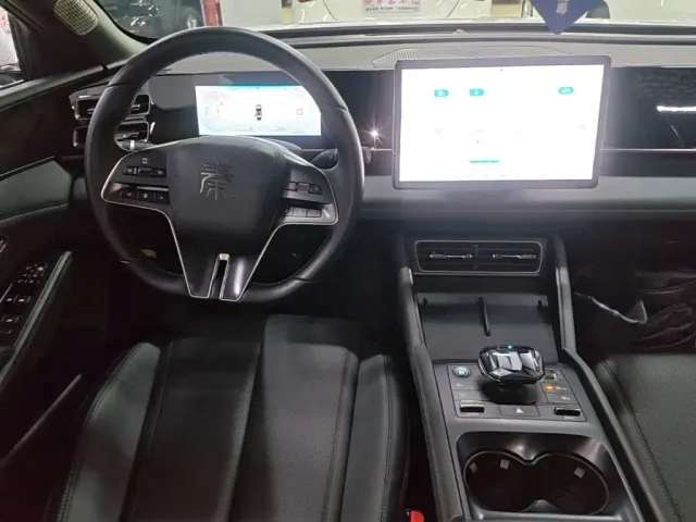 BYD Qin L — Фото автомобиля 12