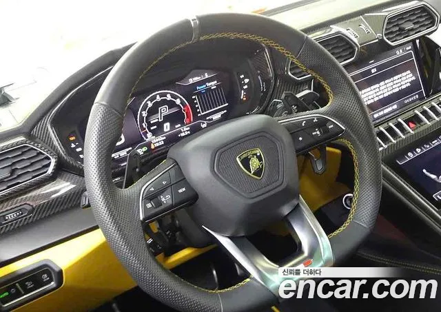 Lamborghini Urus — Фото автомобиля 13