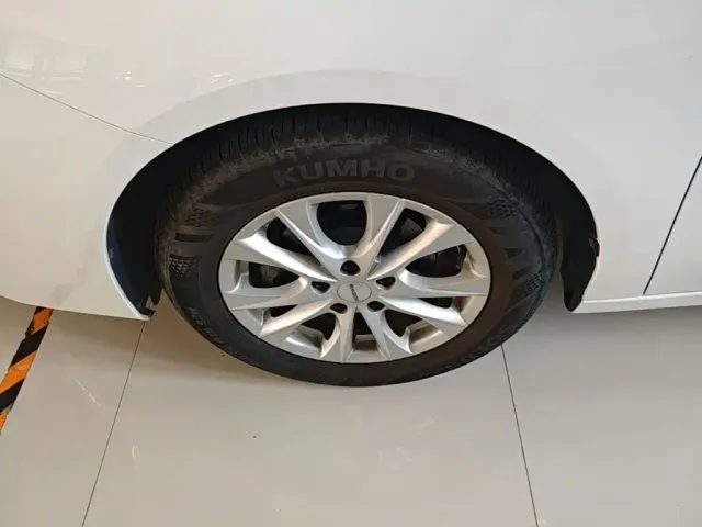 Roewe i5 — Фото автомобиля 22