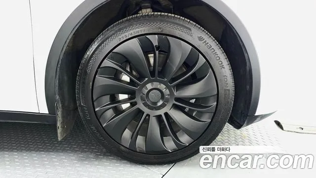 Tesla Model Y — Фото автомобиля 6