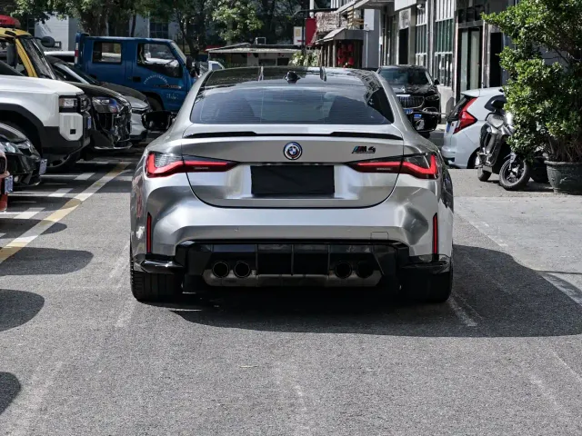 BMW M4 — Фото автомобиля 11