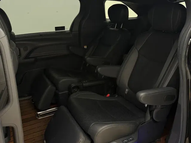 Toyota Sienna — Фото автомобиля 20