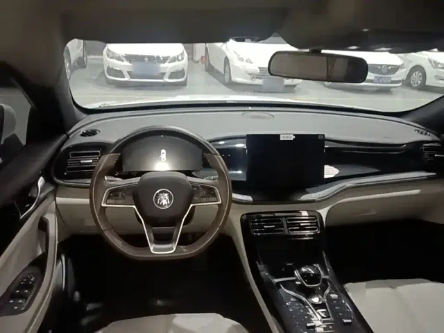 BYD Qin PLUS 2023 Champion Edition DM-i 55KM Leading — Фото автомобиля 9