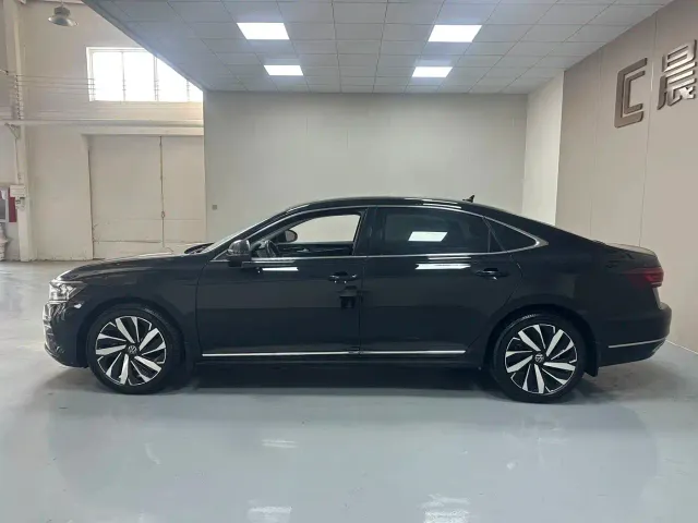 Volkswagen Passat — Фото автомобиля 7