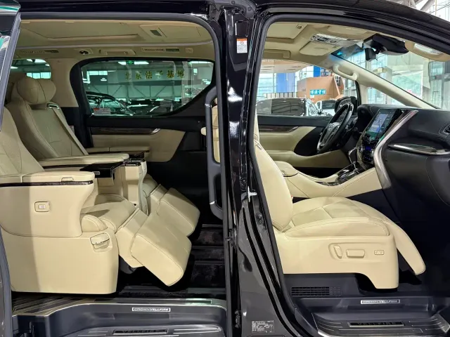 Toyota Vellfire — Фото автомобиля 11