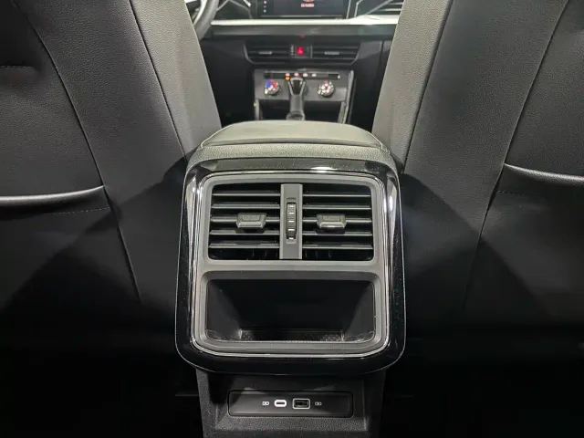 Volkswagen Passat — Фото автомобиля 16