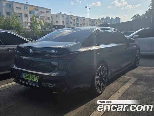 Фотография автомобиля — BMW i7