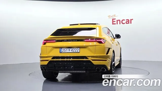 Lamborghini Urus — Фото автомобиля 4