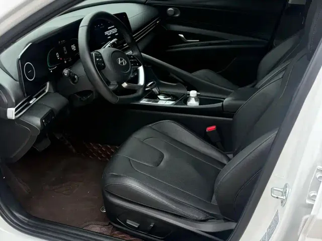 Hyundai Elantra — Фото автомобиля 6