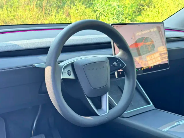 Tesla Model Y — Фото автомобиля 5