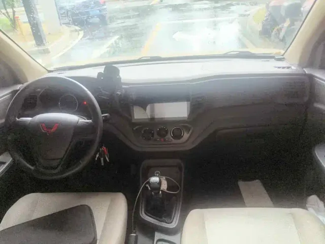 Wuling Hongguang V — Фото автомобиля 12