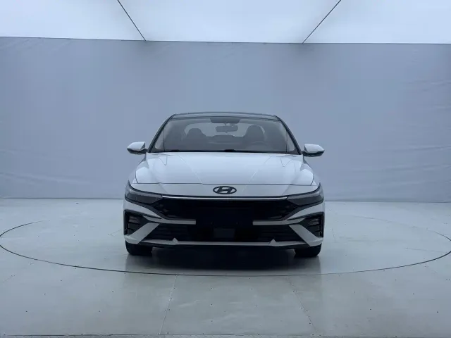 Hyundai Elantra — Фото автомобиля 2