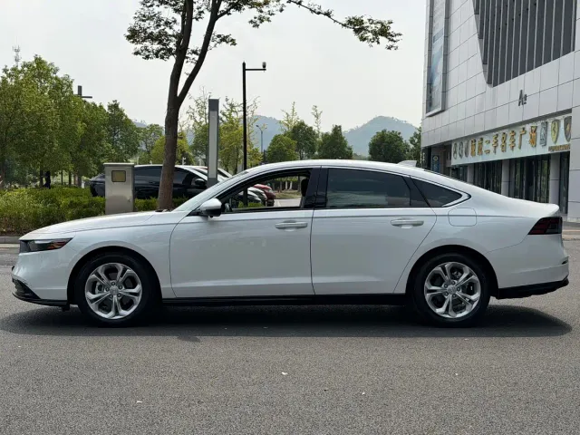 Honda Accord — Фото автомобиля 4