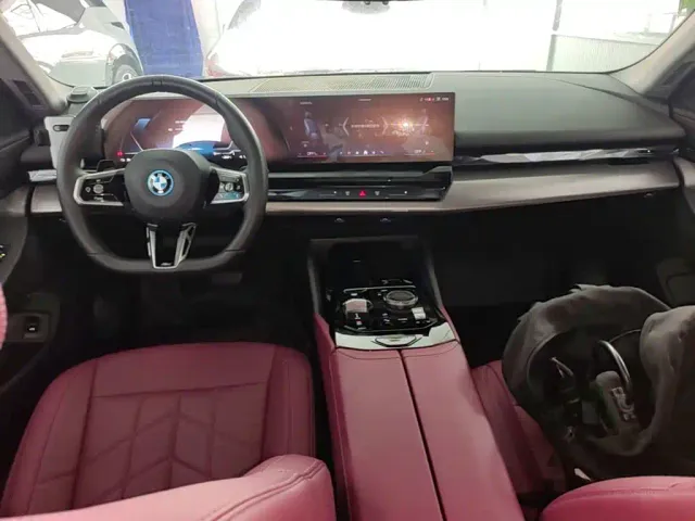BMW i5 — Фото автомобиля 5