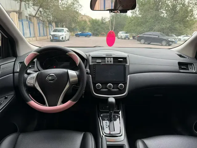 Nissan Tiida — Фото автомобиля 5