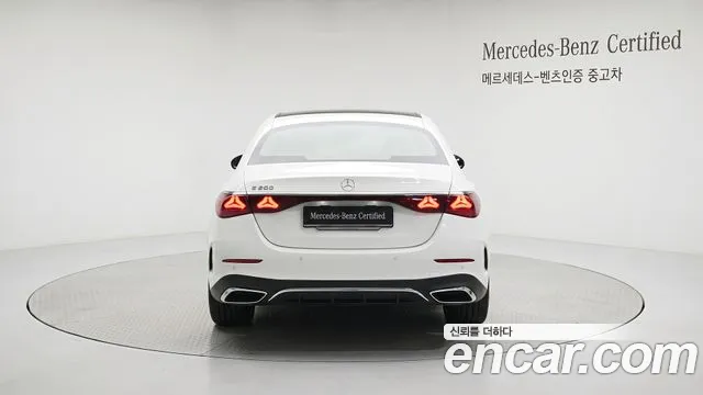 Mercedes-Benz E-Class — Фото автомобиля 4