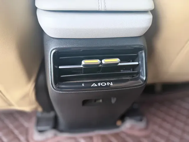 GAC Aion Y — Фото автомобиля 12