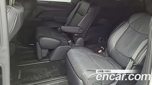 Toyota Sienna — Фото автомобиля 11