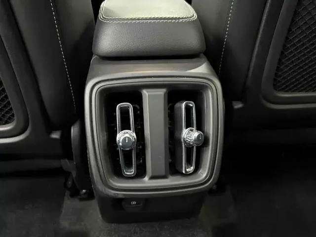 Volvo XC40 — Фото автомобиля 20