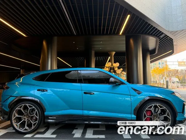 Lamborghini Urus — Фото автомобиля 3