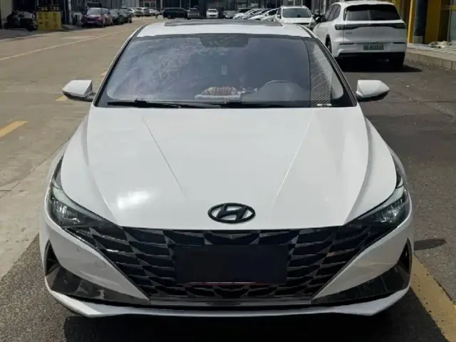 Hyundai Elantra — Фото автомобиля 3