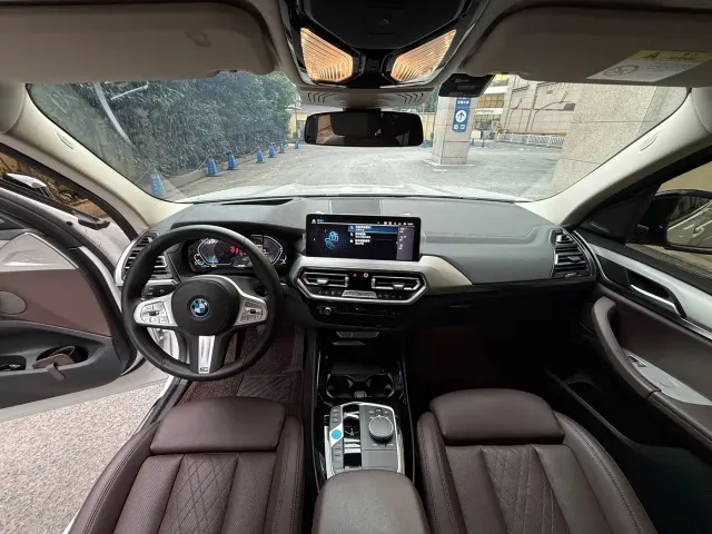 BMW iX3 — Фото автомобиля 5