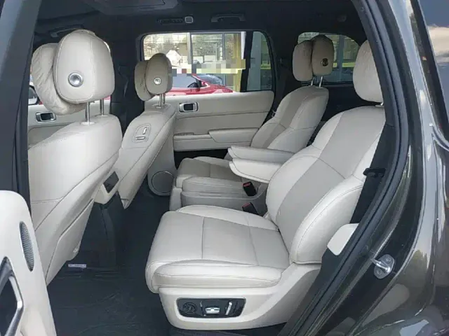 Li Auto L9 — Фото автомобиля 16