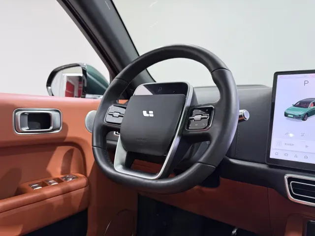 Li Auto L7 — Фото автомобиля 12