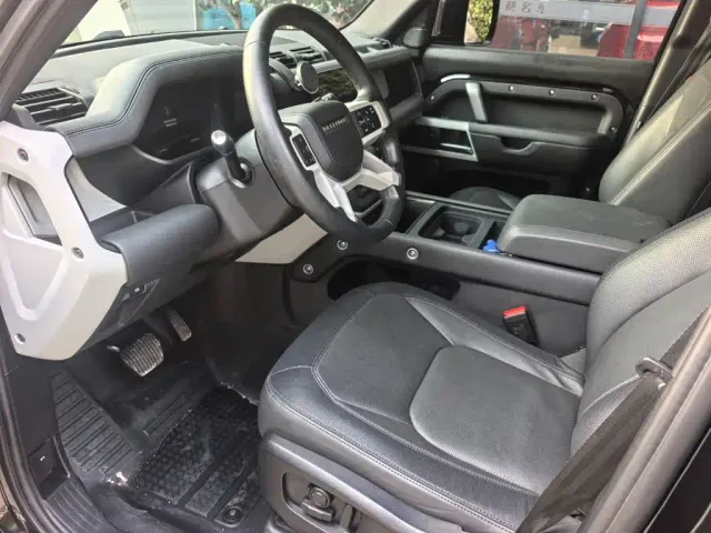 Land Rover Defender — Фото автомобиля 4