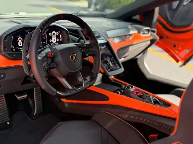 Lamborghini Revuelto — Фото автомобиля 4