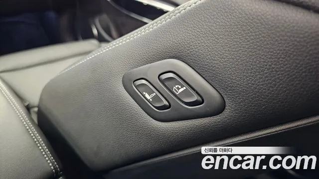 Genesis GV70 — Фото автомобиля 24
