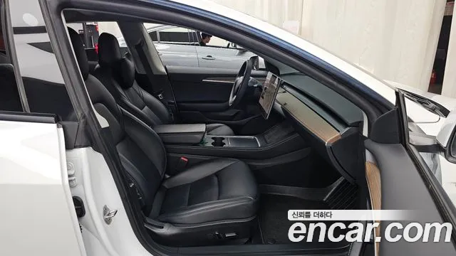 Tesla Model 3 — Фото автомобиля 11
