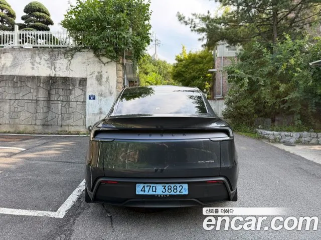 Tesla Model Y — Фото автомобиля 6