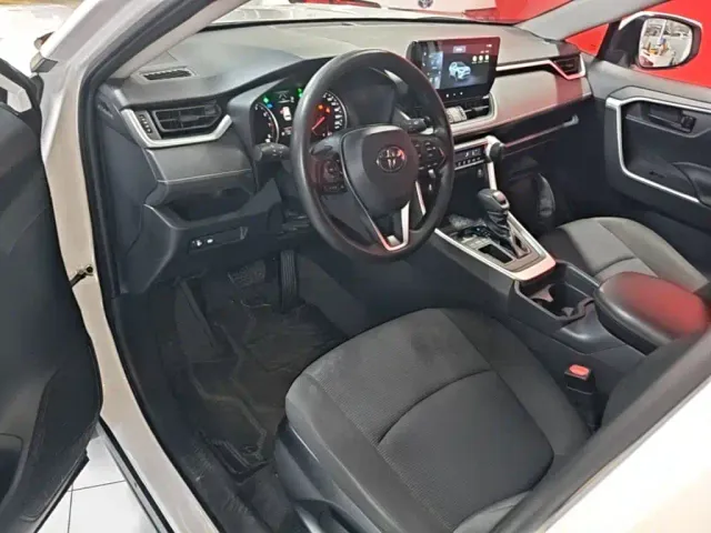 Toyota RAV4 — Фото автомобиля 9